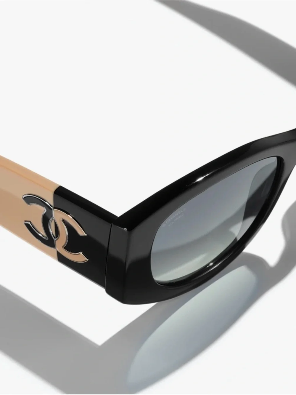 CHANEL Black Cat-Eye Sunglasses with Beige Temple Accents